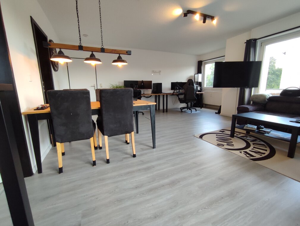 Übergabe von Wohnungsschlüsseln an einen Mieter