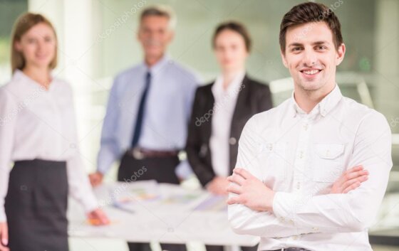 Symbolfoto eines kleinen Teams einer Hausverwaltung